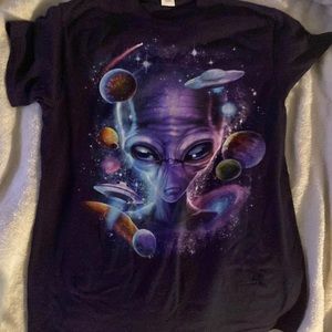 Space alien gildan t-shirt